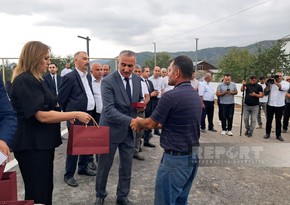 В село Колатаг Агдеринского района прибыла первая группа переселенцев