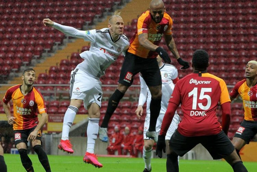 Галатасарай и Бешикташ не выявили победителя