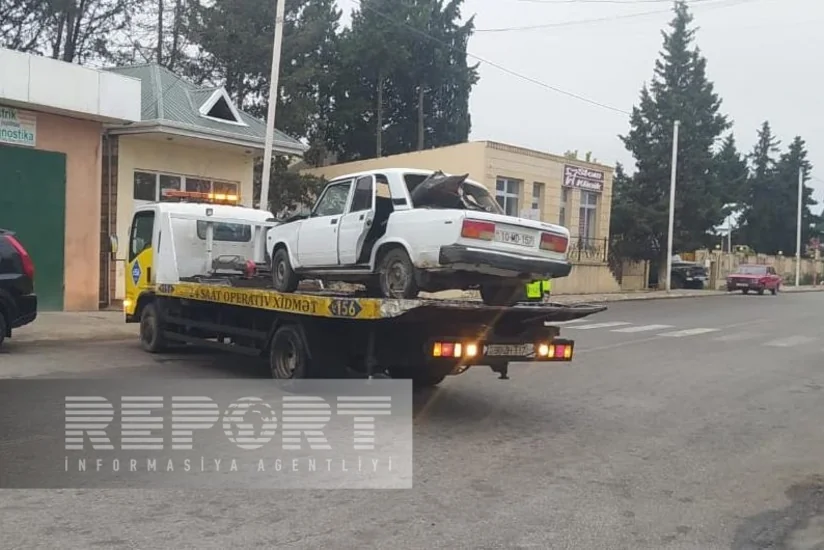 В Товузе легковой автомобиль столкнулся с микроавтобусом, есть погибший и пострадавшие