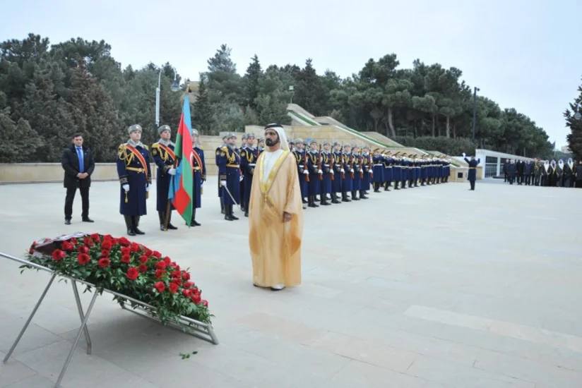 ​Dubay əmiri Şəhidlər xiyabanını ziyarət edib