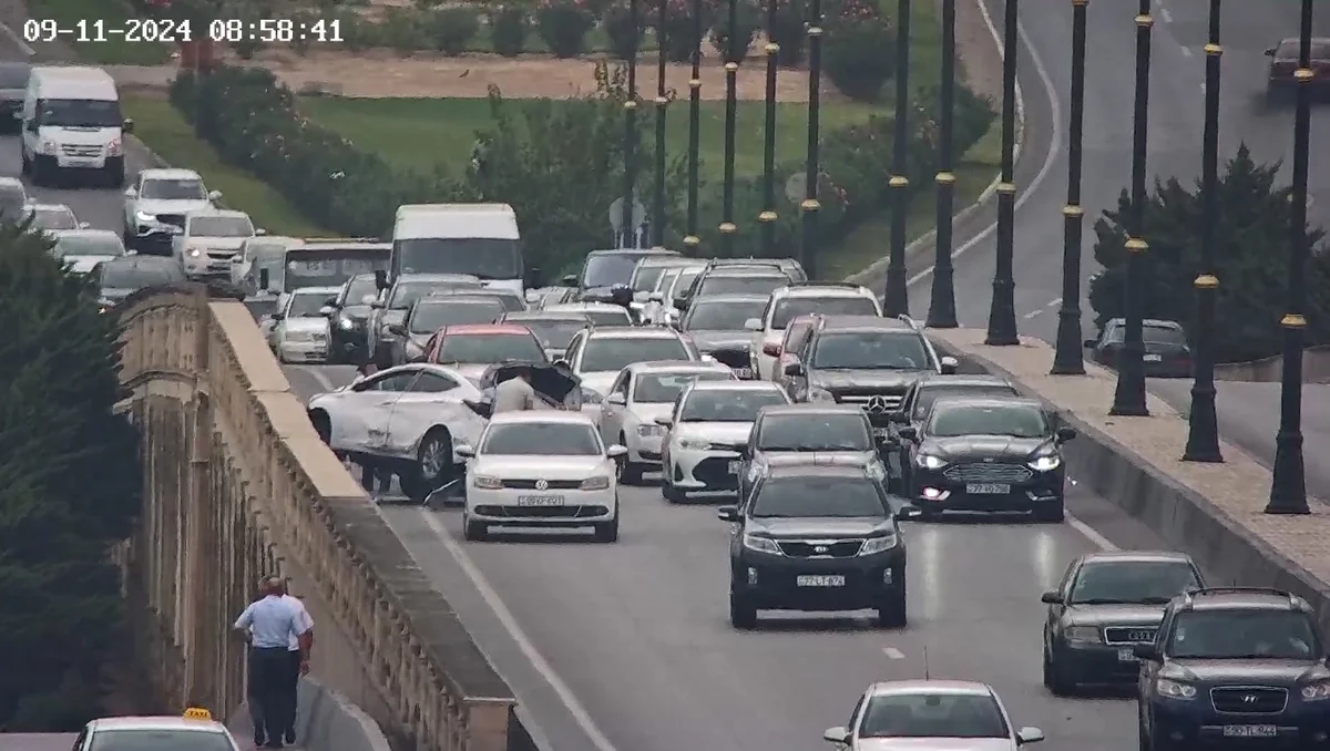 Babək prospektində qəza olub, sıxlıq yaranıb