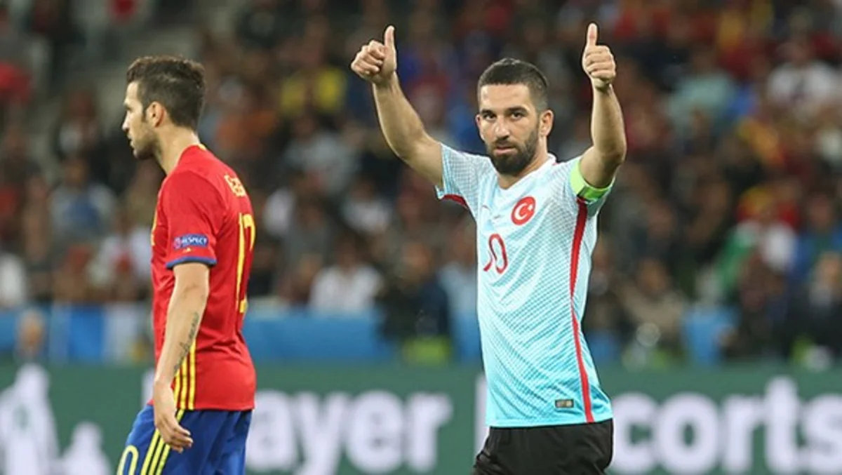 Türkiyə - İspaniya matçında azarkeşlər Arda Turanı fitə basıblar
