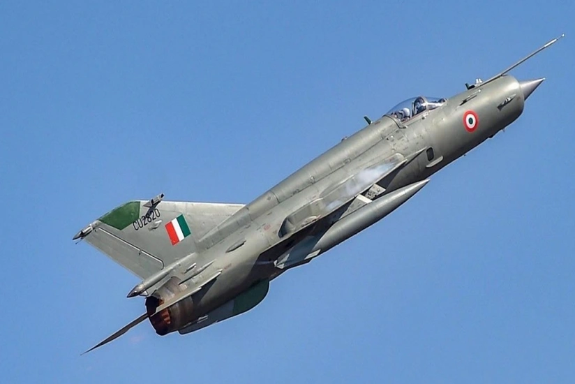 В Индии при крушении учебного самолета погиб человек