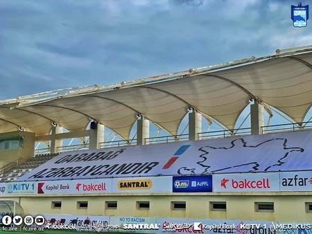 Zirə və Neftçinin futbolçuları meydana hərbi geyimdə çıxdılar