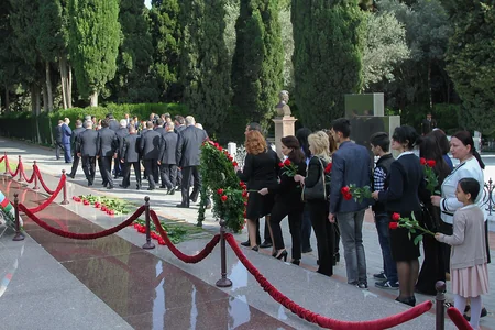 Beynəlxalq Cüdo Federasiyası rəsmiləri ümummilli lider Heydər Əliyevin məzarını ziyarət ediblər