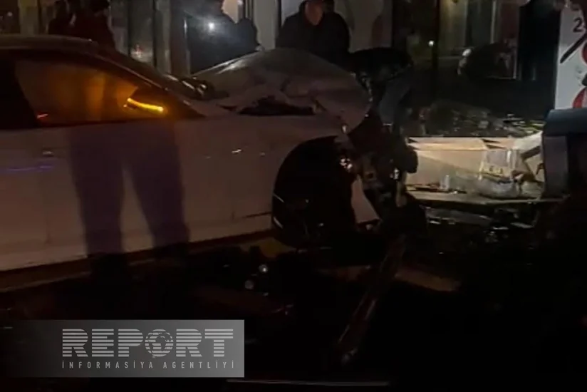 В Сумгайыте автомобиль врезался в киоск, есть пострадавшие