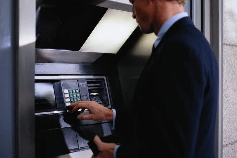 ​Azərbaycanda hər bankomata düşən orta əhalinin sayı 5% azalıb