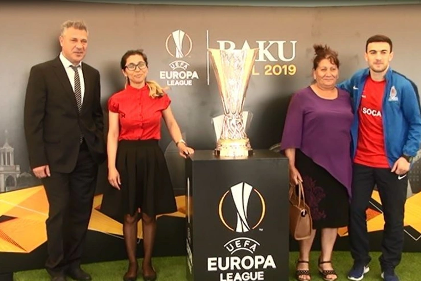 Кубок Лиги Европы УЕФА продемонстрирован в Джоджуг Марджанлы