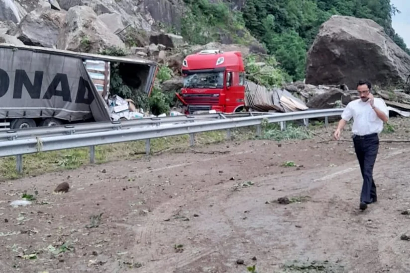 Türkiyədə torpaq sürüşməsində ölən azərbaycanlı sürücünün nəşi Vətənə yola salınıb