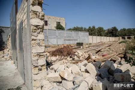 BŞİH Zeytunluqda qanunsuz zəbt olunmuş 16 torpaq sahəsinin hasarlarını söküb - FOTO - YENİLƏNİB