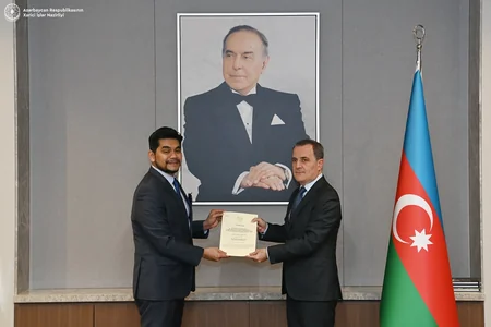 Malayziyanın yeni səfiri etimadnaməsinin surətini Ceyhun Bayramova təqdim edib