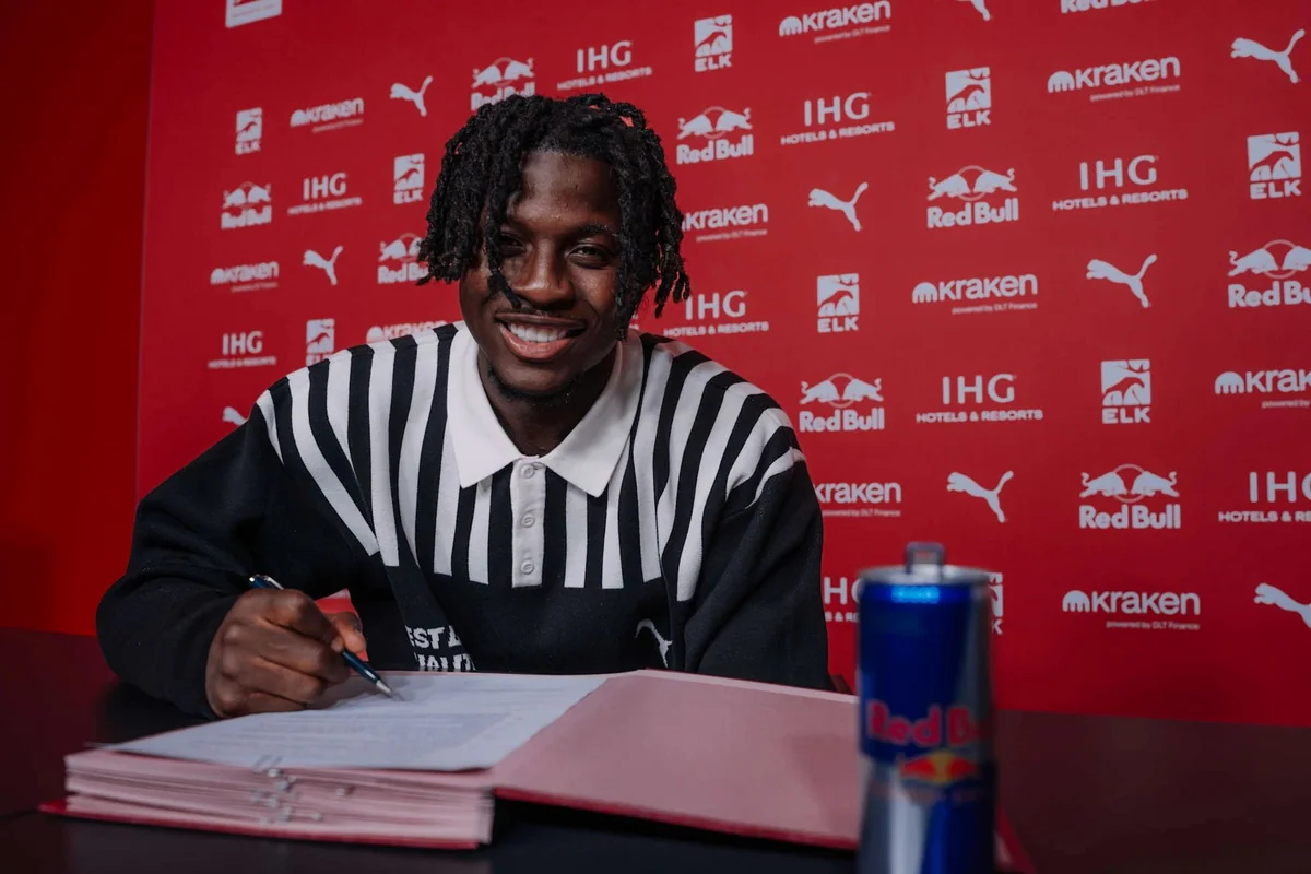 Almaniya klubu Belçika millisinin futbolçusu ilə müqavilə imzalayıb