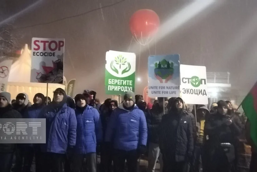 В ходе акции протеста на дороге Ханкенди-Лачын наблюдается оживление, несмотря на интенсивный снегопад