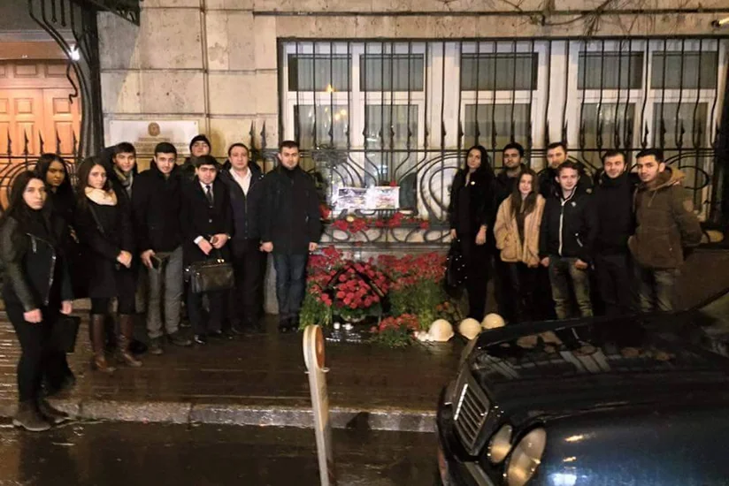 Rusiyada Günəşli yatağında həlak olan neftçilərin xatirəsi yad edilib