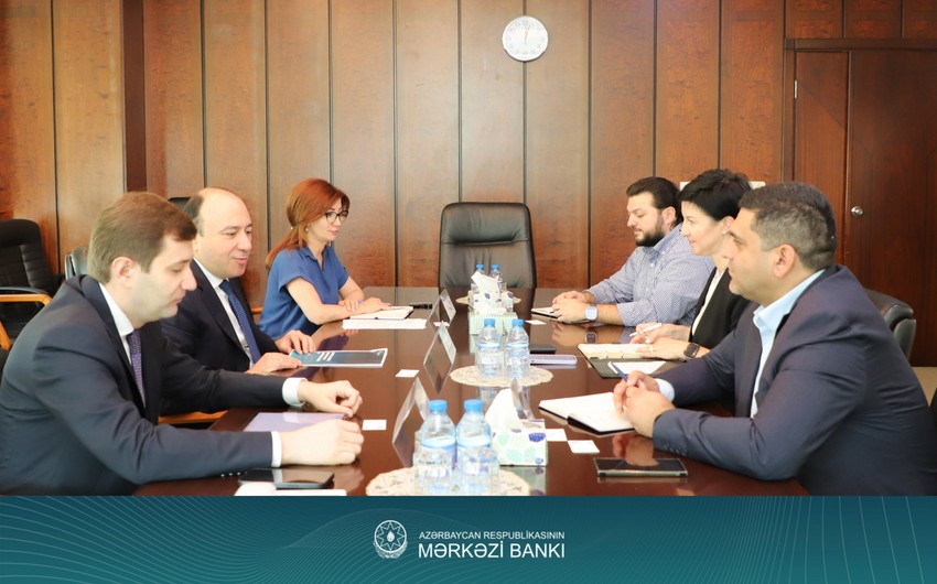 AMB və “Visa” ictimai nəqliyyatda nağdsız ödənişlərin genişləndirilməsini müzakirə edib