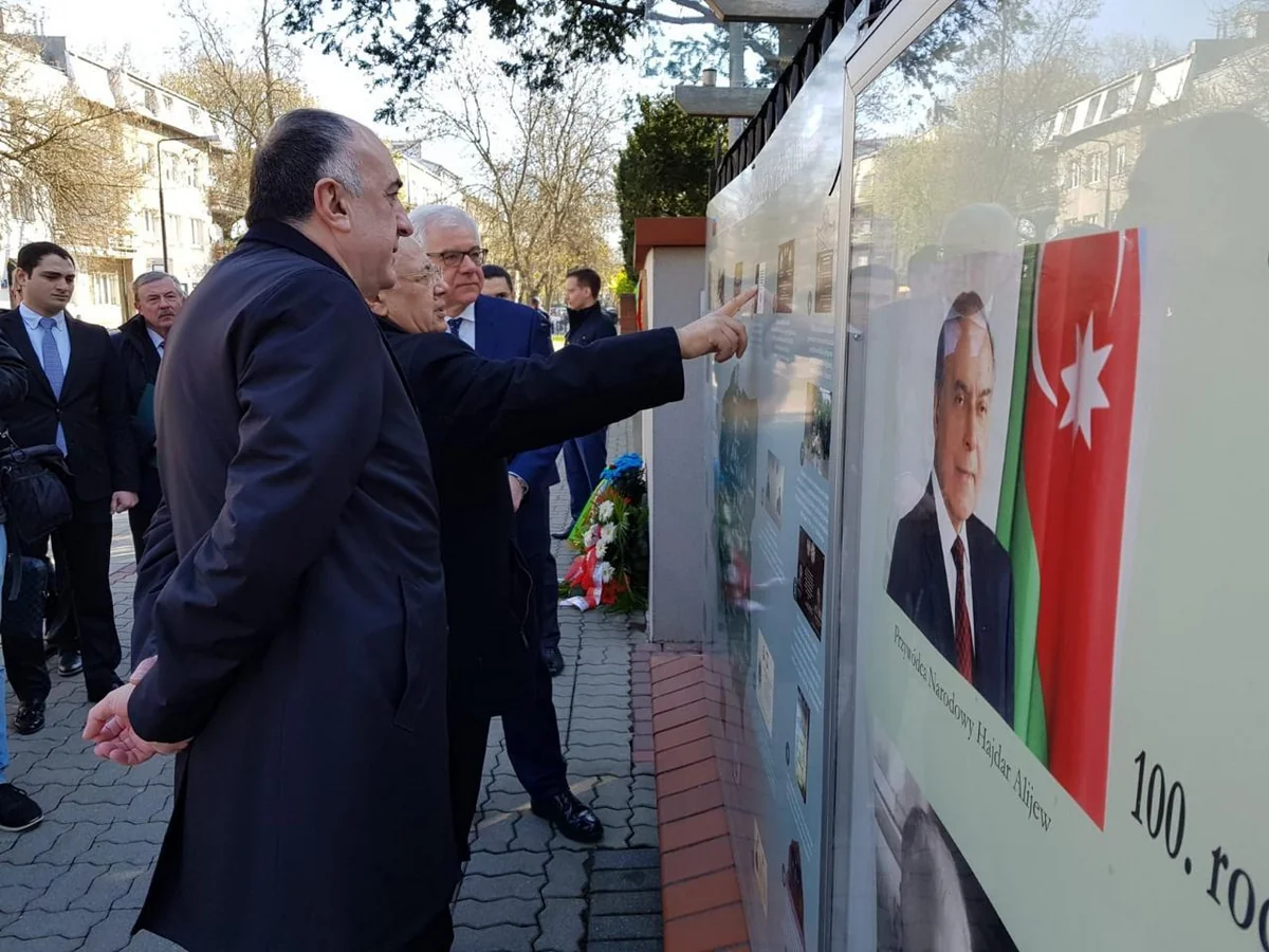 Elmar Məmmədyarov Polşada Xalq Cümhuriyyəti ilə bağlı xatirə lövhəsinin açılışı mərasimində iştirak edib