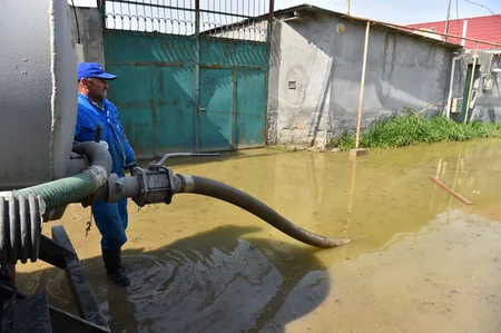 ADSEA: Şağanda drenaj xətti çəkilir, Binə qəsəbəsində küçələr sudan təmizlənir