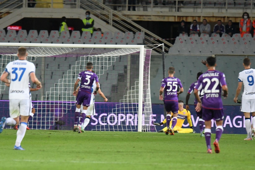 Fiorentina və İnterin azarkeşləri bir-biri ilə dalaşıb