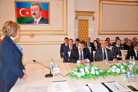 Təhsil nazirinin müavini məktəb direktorları ilə görüşüb
