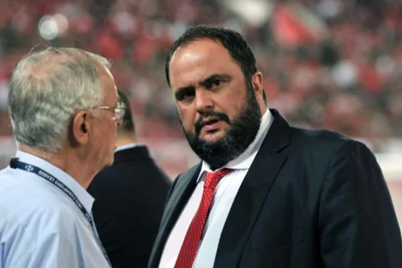 Yunanıstan klubunun prezidenti futbolçuları qeyri-adi formada cəzalandırıb