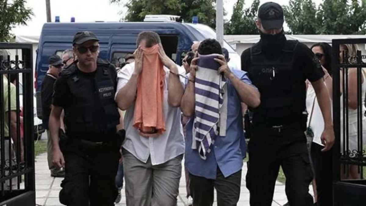 Греческий суд постановил выдать Турции трех турецких военных