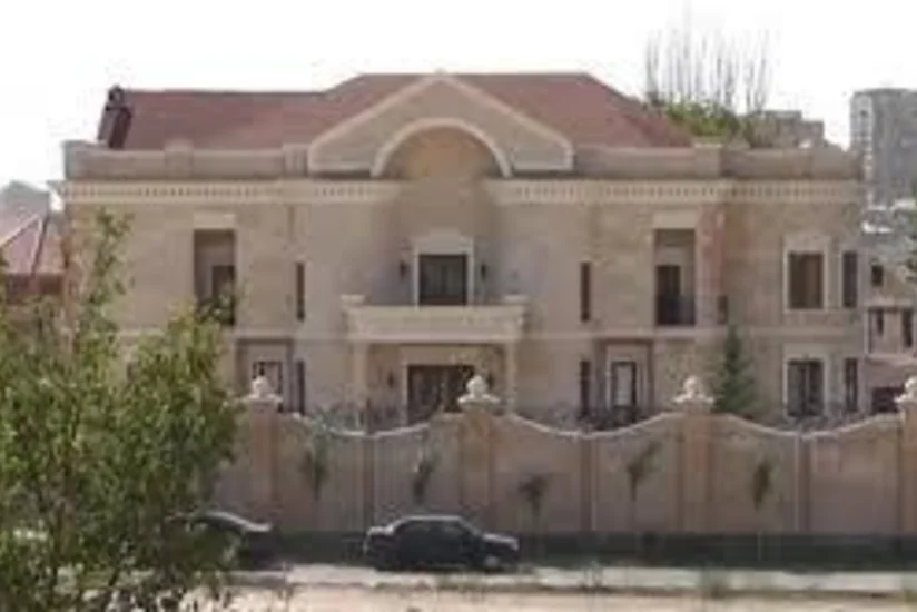 Ermənistanın keçmiş müdafiə naziri Yerevandakı villasını sökdürür