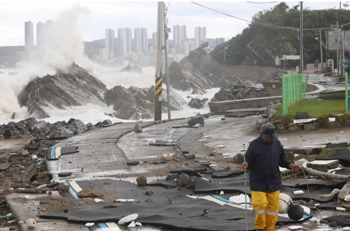Typhoon Hinnamnor leaves at least 2 dead in S. Korea