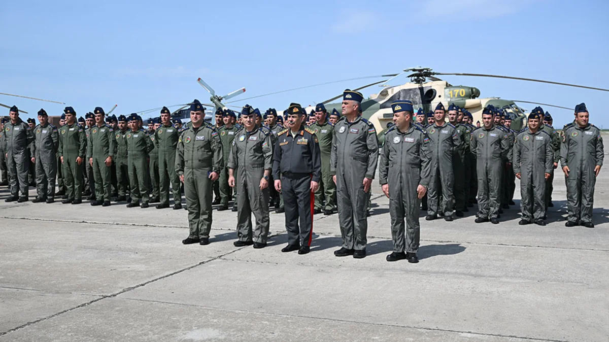 Руководство Минобороны встретилось с военнослужащими на боевых позициях