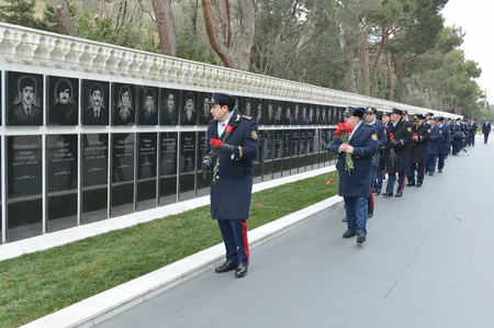 Vergi işçiləri Heydər Əliyevin məzarını və Şəhidlər xiyabanını ziyarət edib