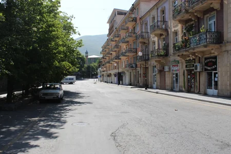 Polis Şəkidə sərt karantin rejiminə nəzarət edir