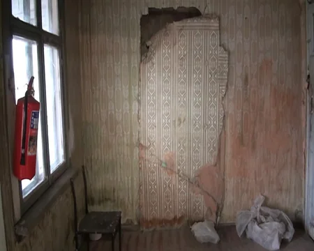 Ağdaşda tibb müəssisəsinin binası bərbad vəziyyətə düşüb, pasiyentlər üçün təhlükəli vəziyyət yaranıb