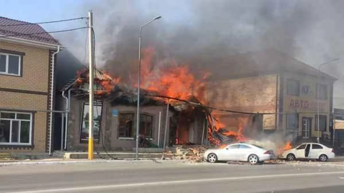 Один человек погиб при пожаре в оружейном магазине на севере Казахстана