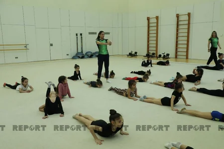 Bakıda gənclərin üzgüçülük idmanına marağının artmasına töhfə verən Su İdmanı Sarayı - VİDEOREPORTAJ