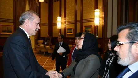 Türkiyə prezidenti Özgecan Aslanın ailə üzvlərini qəbul edib