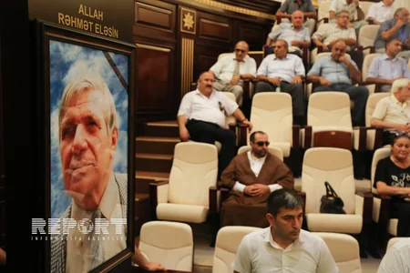 Akademik Ağamusa Axundovla vida mərasimi keçirilir - FOTO