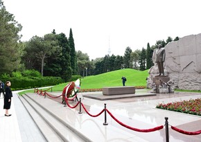 Mərakeş Krallığının şahzadəsi Fəxri və Şəhidlər xiyabanlarını ziyarət edib