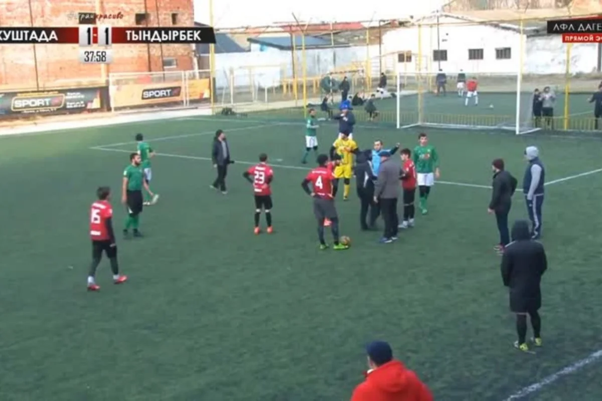 Dağıstanda futbol oyunu zamanı kütləvi dava baş verib - VİDEO