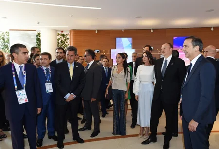 İlham Əliyev “Milan Expo 2015” sərgisində dövlət bayraqlarının qaldırılması mərasimində iştirak edib
