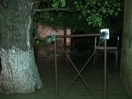 Güclü yağışın yaratdığı sel Cəlilabadda bir neçə körpünü uçurub, kəndlərlə əlaqə kəsilib - FOTO