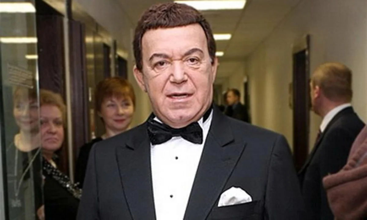 ​Кобзон подарил Путину карту XIX века с Крымом в составе России