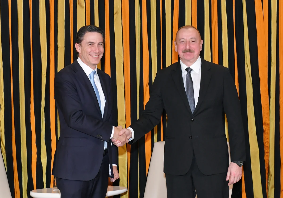 Amos Hoxşteyn: Azərbaycan regionda strateji əhəmiyyətə malik ölkədir
