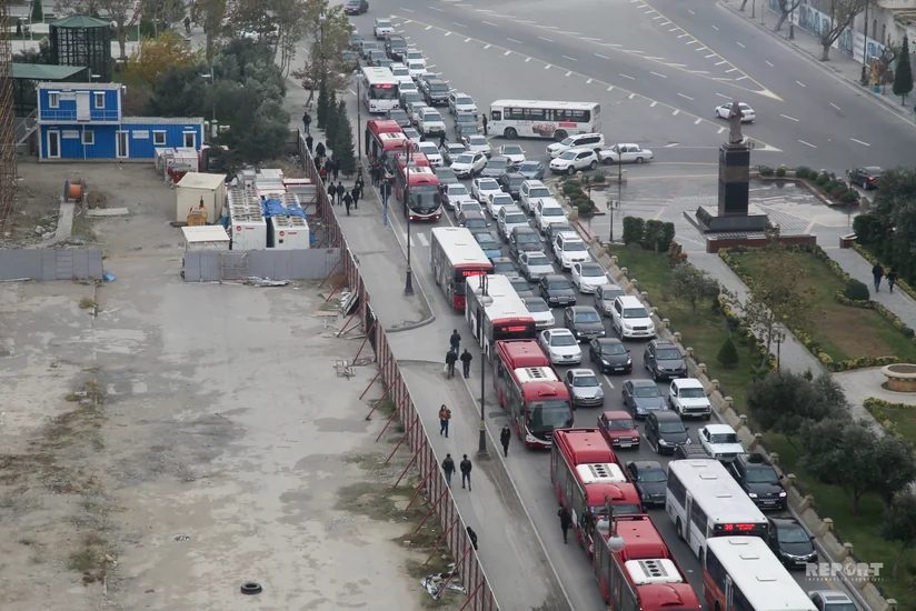 Пешеходные переходы, способствующие образованию пробок в Баку - ФОТО