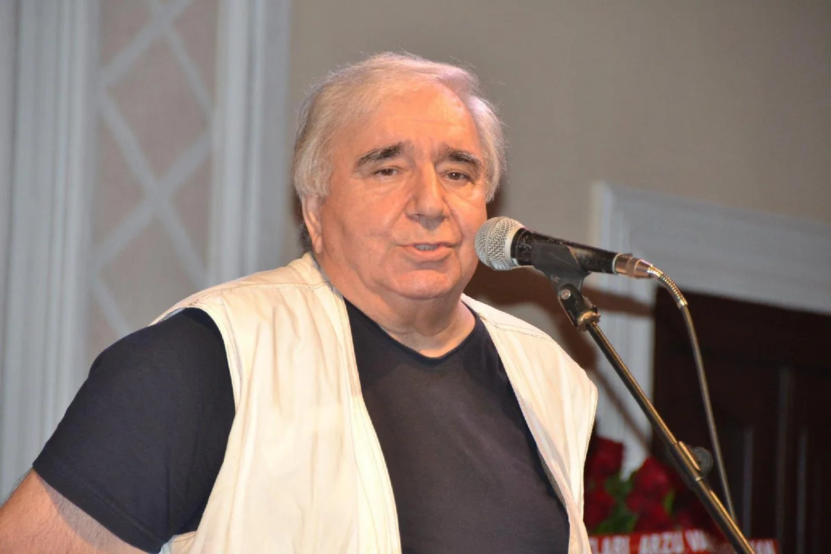 Ramiz Rövşənin Qara paltarlı qadın” şeiri ərəb dilində dərc olunub