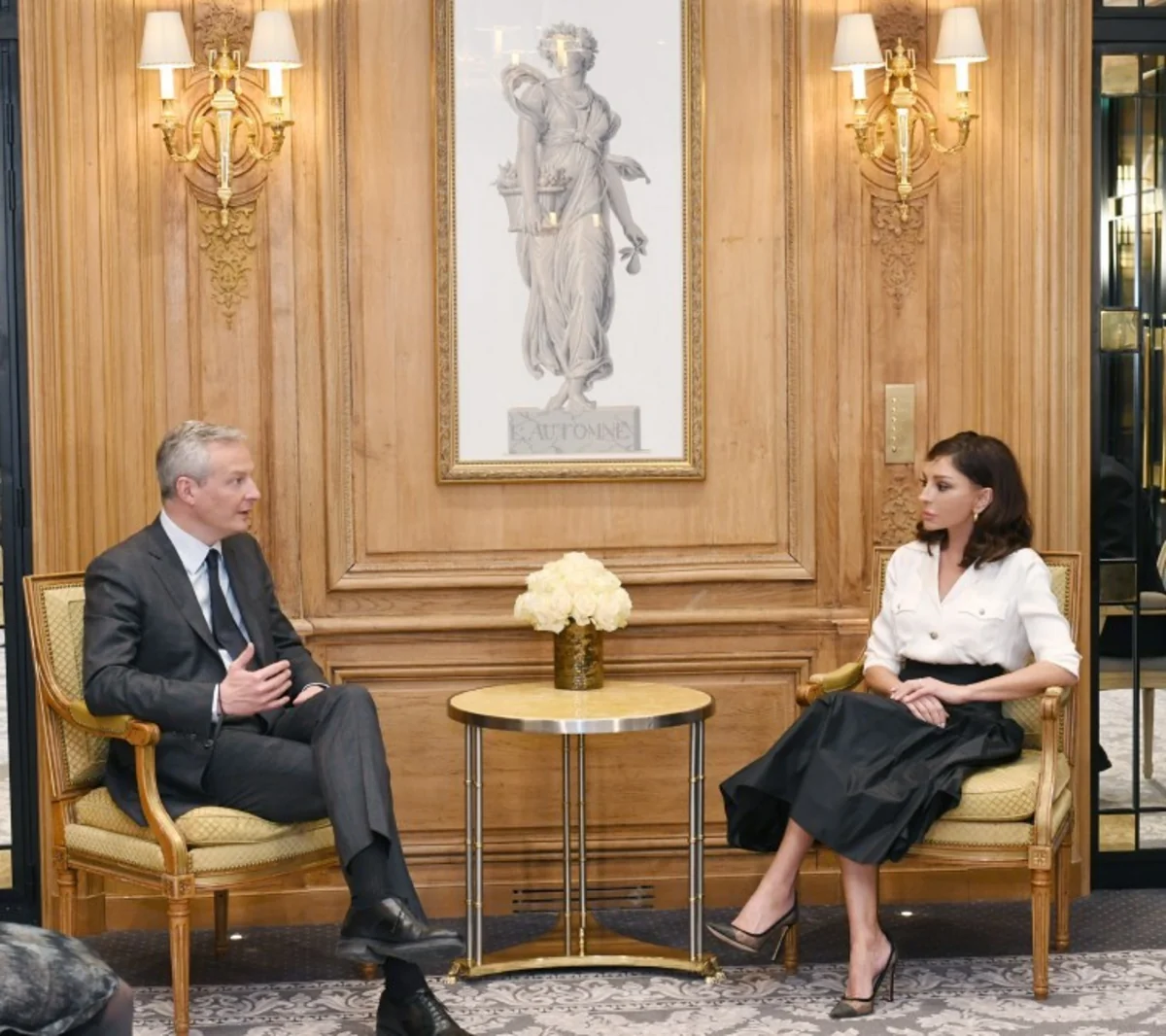 Birinci vitse-prezident Fransanın iqtisadiyyat və maliyyə naziri ilə görüşüb