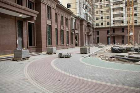 “Renessans Palace”dan mənzil alan şəxslər dərhal təmirə başlayır
