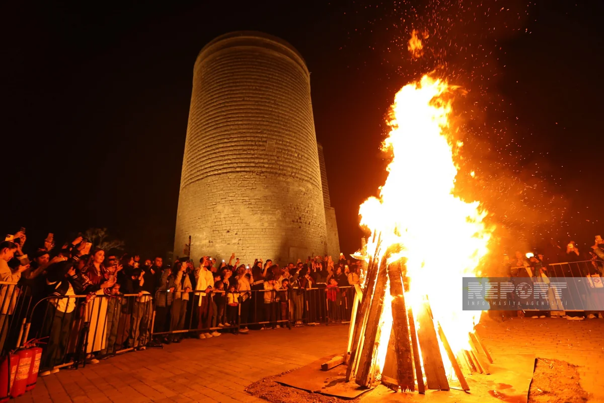 İçərişəhərdə təntənəli bayram tonqalı qalanıb