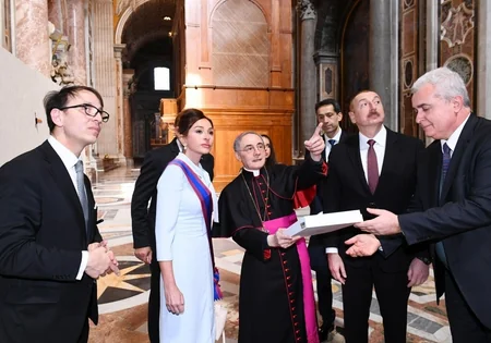 Prezident və birinci xanım Sikstin Kapellası və Müqəddəs Pyotr Kilsəsi ilə tanış olublar - FOTO