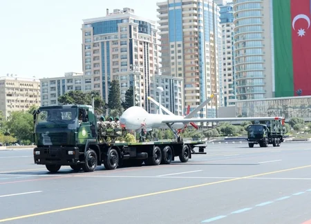 Azadlıq meydanında hərbi parad keçirilib - YENİLƏNİB-2