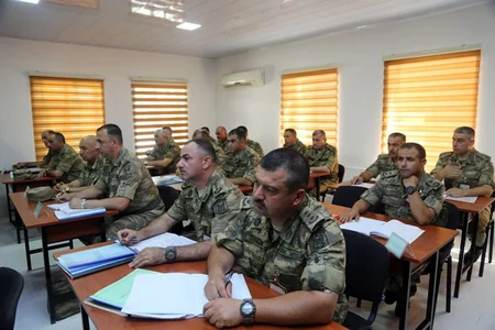 Под руководством Закира Гасанова состоялось совещание в полевых условиях