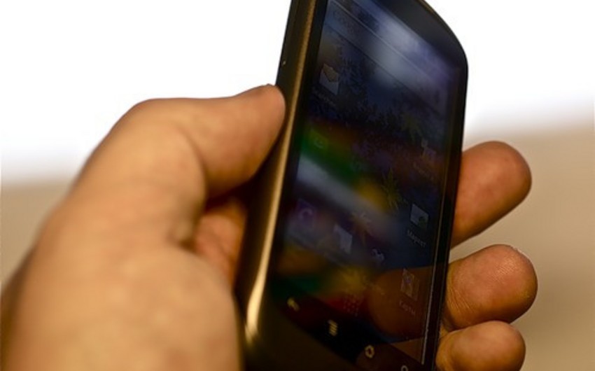 Bakıda məhkum qardaşına telefon ötürmək istəyən qadın saxlanılıb